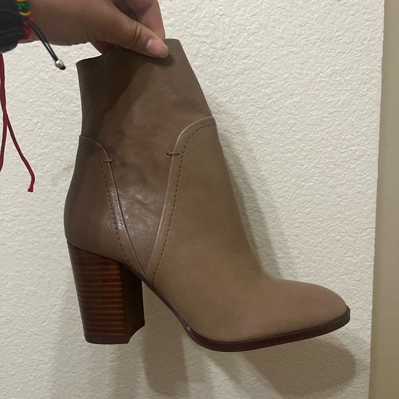 NEW!!! Chelsea & Violet Bootie - Picture 1 of 3